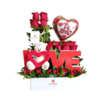 Arreglo LOVE con 12 Rosas
