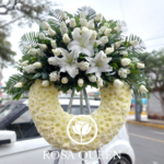 Corona Especial Clásica con Rosas blancas