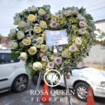 Corona Especial diseño corazón Rosas Blancas